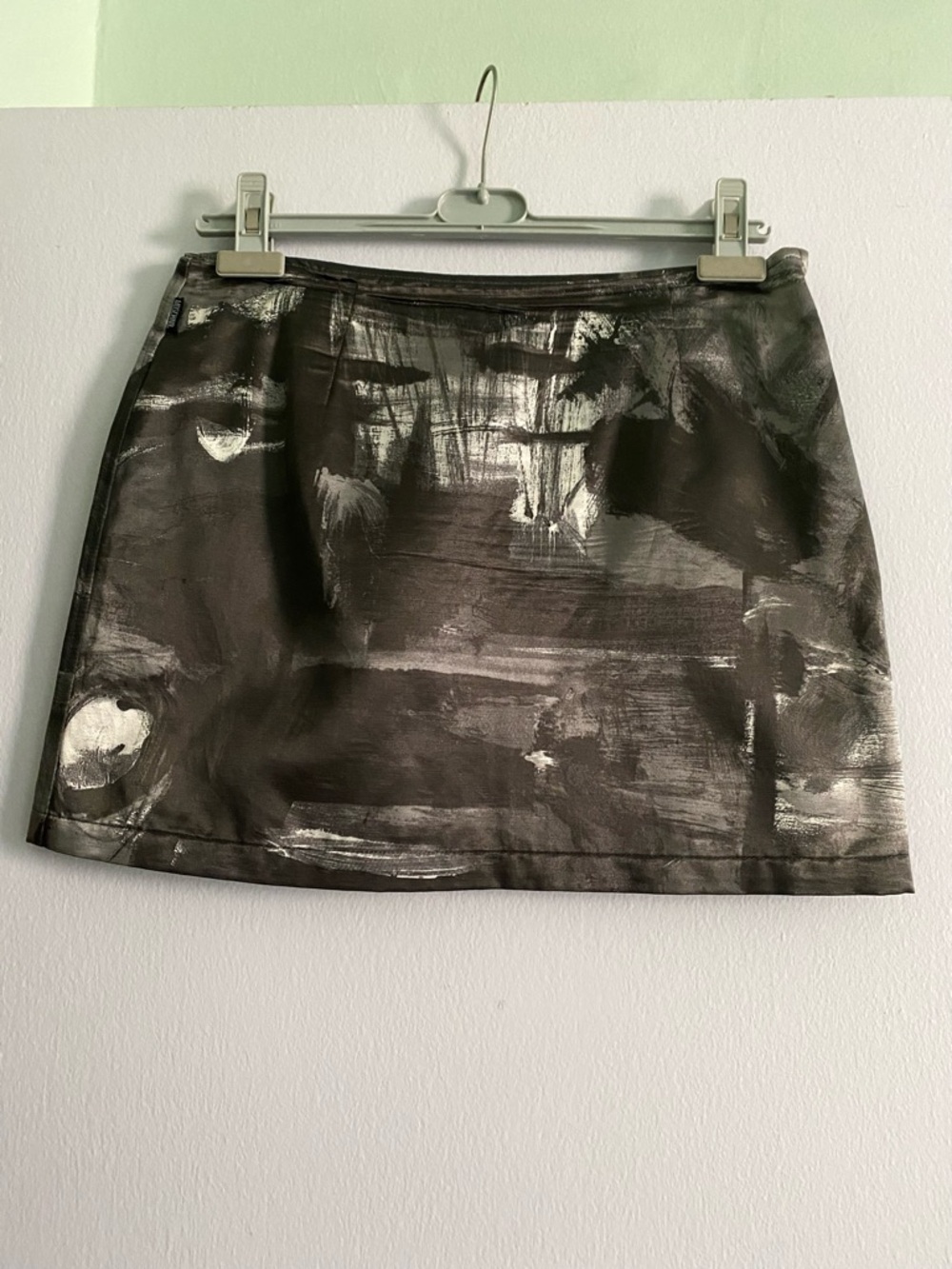 MOSCHINO VINTAGE SATIN ABSTRACT MATERIAL MINI SKIRT, SIZE 44(10)
